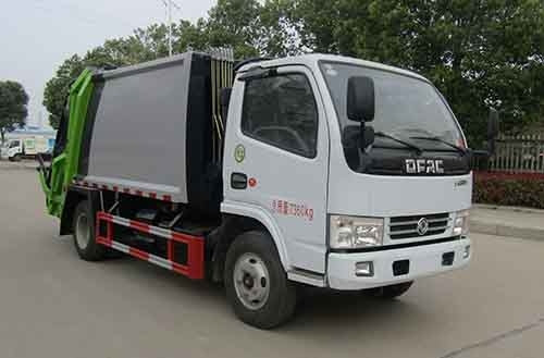 Cloasedの容器が付いている4X2 129hpのごみ捨て場のトラック7360kg