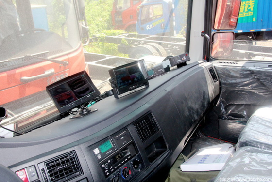 5200mmのホイールベースを運転しているディーゼル貨物配達用トラックヨーロッパのV LevelヴァンCargo Truck 4x2