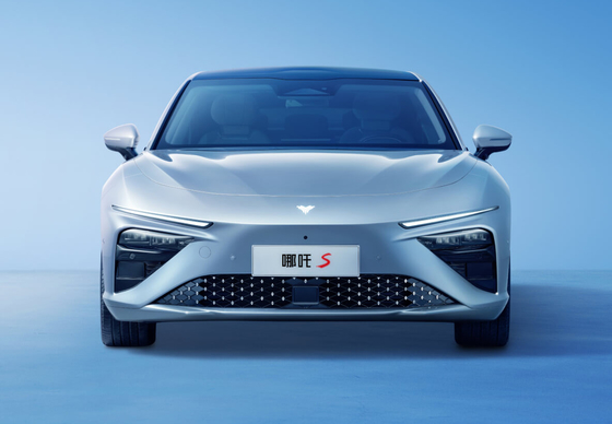 170kw EVの電気自動車4の座席電気スポーツ・カー715kmの持久力