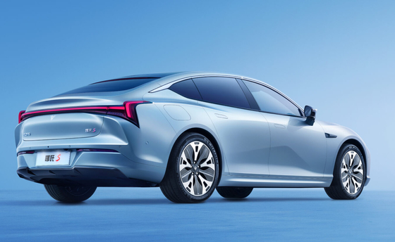 170kw EVの電気自動車4の座席電気スポーツ・カー715kmの持久力