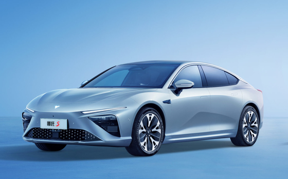 170kw EVの電気自動車4の座席電気スポーツ・カー715kmの持久力
