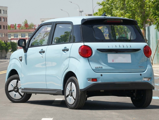 小型Suvの電気5ドア140kmのゴルフ練習場を運転するLINGBOXの左手
