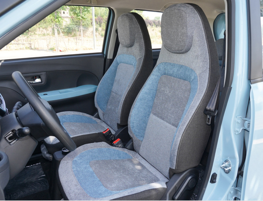 小型Suvの電気5ドア140kmのゴルフ練習場を運転するLINGBOXの左手